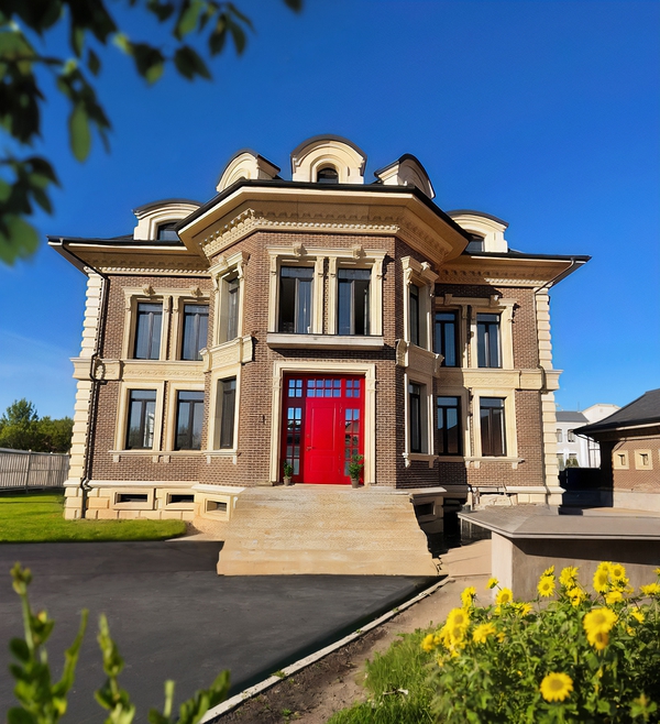 Парадная красная дверь с остеклением Парадная красная дверь с остеклением